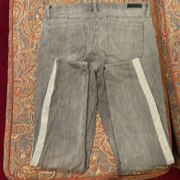 Only Worn ONCE BlankNYC Gray Denim Skinny Leg Jeans with Rhinestone Band. - Picture 4 of 5
